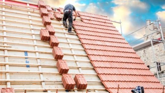 Refaire une toiture en tuiles : les grandes étapes