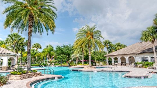 Installer une piscine creusée : combien ça coûte ?