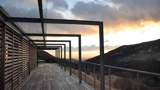 Tour d’horizon sur PERGO-LINE, la pergola à toile enroulable