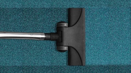 Sol en moquette : peut-on utiliser un nettoyeur à vapeur ?