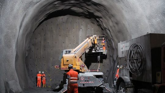 Quels sont les travaux possibles avec la mini-grue araignée ?