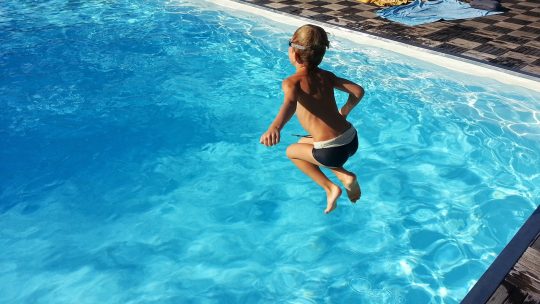 Quel système de verrouillage pour un abri de piscine ?