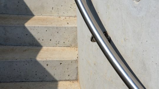 Démolir un escalier en béton : comment préparer le projet ?