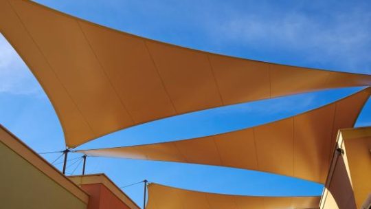 Comment choisir une bâche pour pergola ?