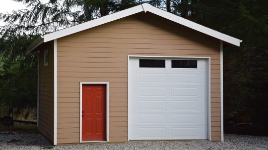 Quels matériaux et quelles dimensions pour une porte de hangar ?