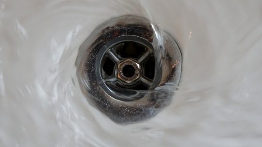 Guide pour déboucher une canalisation enterrée