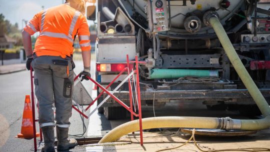 Comment prévoir une mise aux normes de fosse septique ?