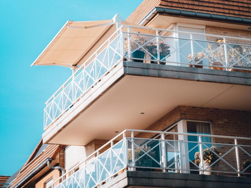 Comment installer un store pour le balcon ?