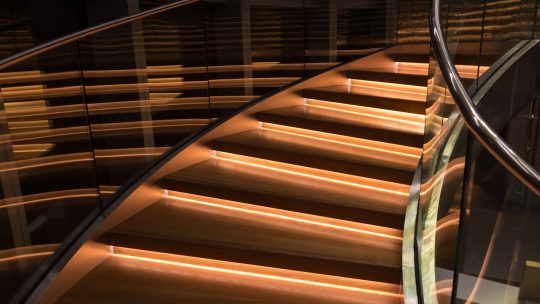L&rsquo;escalier balancé : combiner l&rsquo;élégance et l&rsquo;originalité
