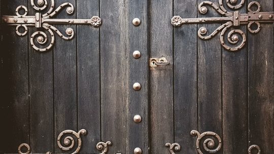 Porte d’entrée : quelles sont les exigences de l’assurance ?