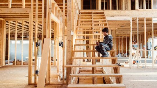 Les étapes clés d&rsquo;un projet de construction en bois avec un charpentier à Toulon