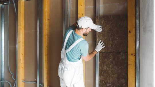 Isolation des murs en rénovation : améliorez l&rsquo;efficacité énergétique de votre logement