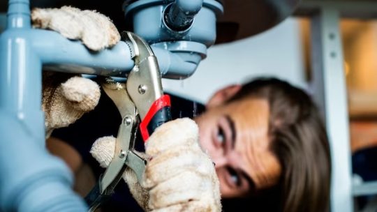 Canalisations bouchées : solutions et prévention des urgences