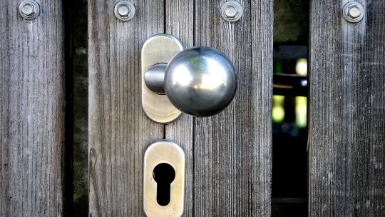 Comment réparer une poignée de fenêtre cassée ou endommagée ?
