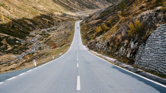 Revêtements spéciaux pour routes de montagne : quelles options choisir ?