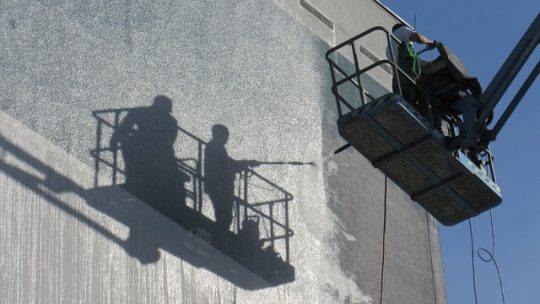 Comment réaliser un ravalement de façades efficace avec l&rsquo;hydrogommage ?
