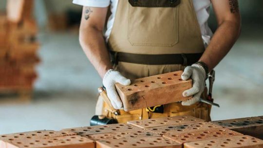 Le match : avantages et inconvénients des briques pleines et creuses