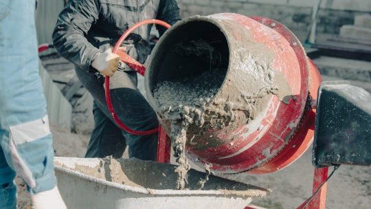 L&rsquo;art du coulage du béton : Techniques et astuces