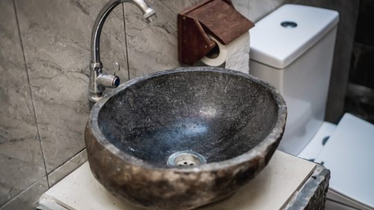 Lavabos en pierre : comment apportez une touche naturelle à votre salle de bains ?