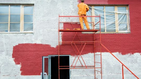 7 astuces pour réduire le coût de votre ravalement de façade sans compromettre la qualité