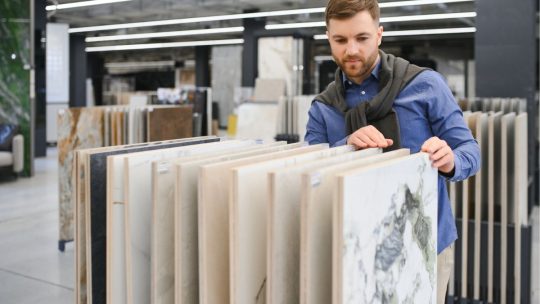 Quels sont les préparatifs nécessaires avant d&rsquo;entamer la pose de marbre ?