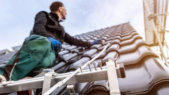 Couvreur : Les nouveaux défis de la profession en 2024