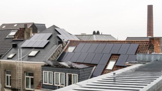 Toitures éco-énergétiques : Pourquoi l&rsquo;isolation est la première étape ?
