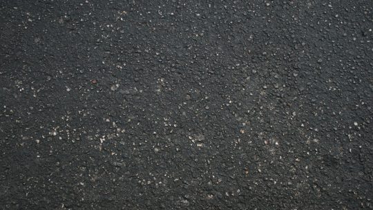 Découvrez les avantages de l&rsquo;asphalte recyclé pour des projets de construction durables