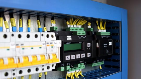 Guide complet pour maîtriser la programmation PLC