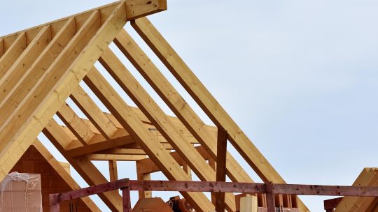 Construire en bois : un choix durable et esthétique