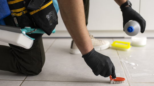 Guide pour un entretien de carrelage intérieur et extérieur efficace et durable