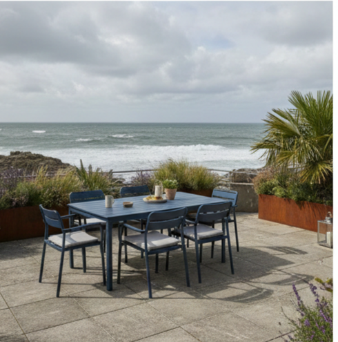 Quel mobilier de jardin choisir pour résister au climat breton