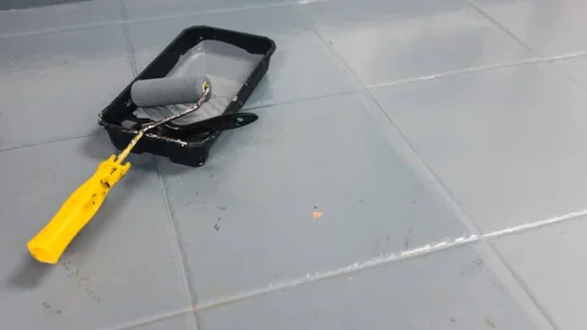 Ventouse carrelage vibrante pour chasser l&rsquo;air sous la colle