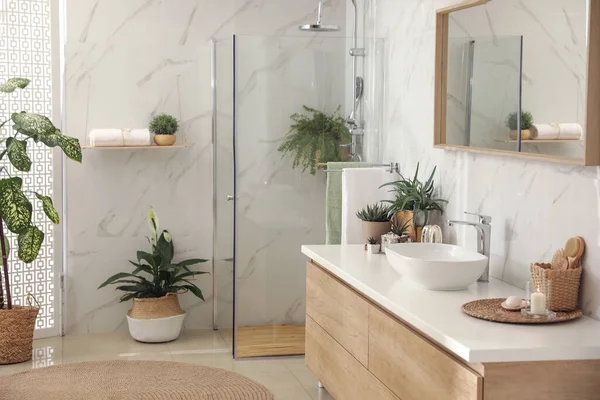 Comparatif : quel revêtement mural pour une pièce humide ?