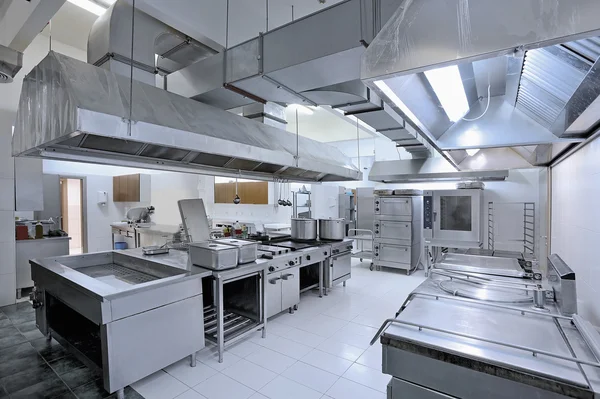 Dépannage de piano de cuisson et fours dans une cuisine professionnelle
