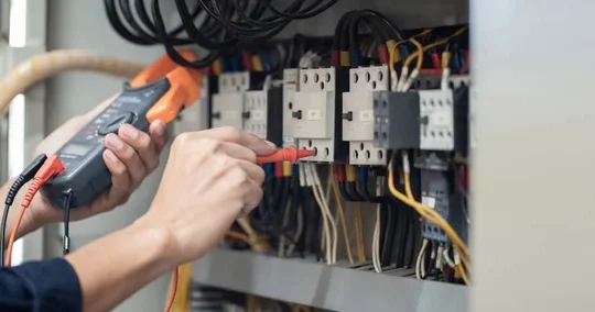 Panne d&rsquo;interrupteur différentiel : les symptômes à surveiller