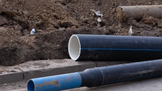 Tuyau gaz polyéthylène : normes pose enterrée