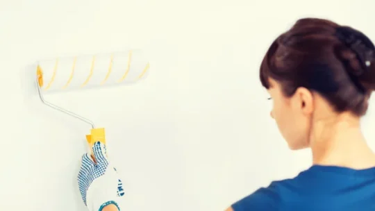 Revêtement mural : comment entretenir vos surfaces décorées ?