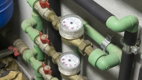 Emplacement du compteur eau : règles du service des eaux