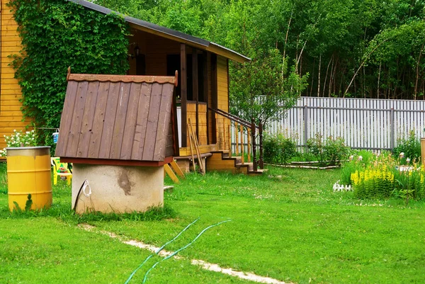Abri de jardin style cabane de pêcheur : peindre son cabanon aux couleurs marines