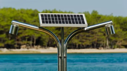 Comment fonctionne une douche solaire ?